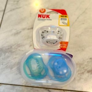 Pacifiers: pack of 3